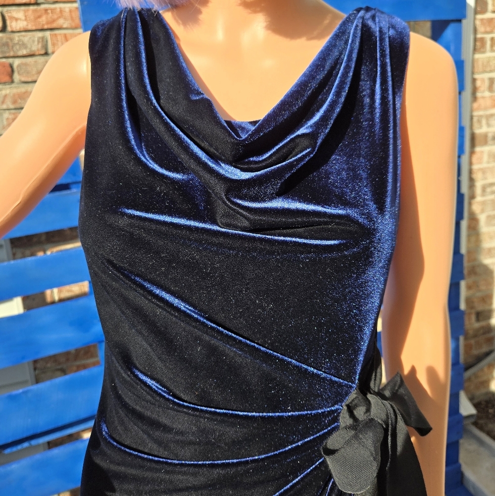 Taylor Shimmery Velvet Sleeveless Dress